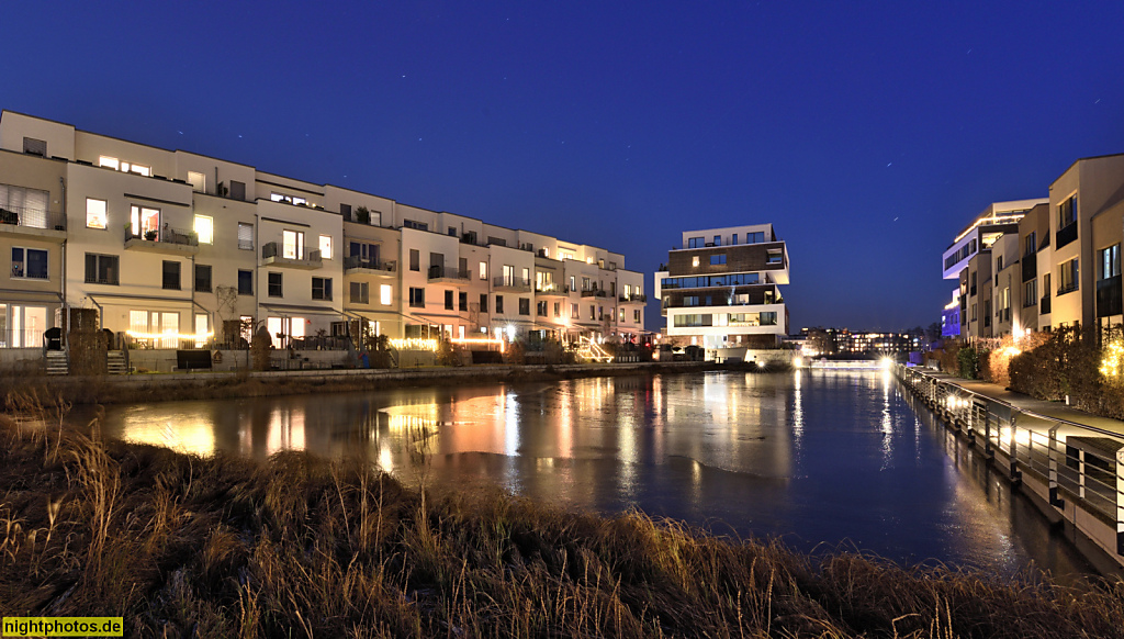 Berlin Grünau. Reihenhäuser am Seefeld erbaut 2017-2019 von kba Architekten und Ingenieure. Relingstrasse und Teichmummelring