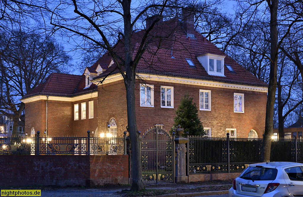 Berlin Marienfelde. Haus Schippert. Erbaut 1915-1916 von Bruno Möhring als Wohnhaus für Carl Schippert den Direktor der Daimler-Motorenfabrik. Emilienstrasse 15-17