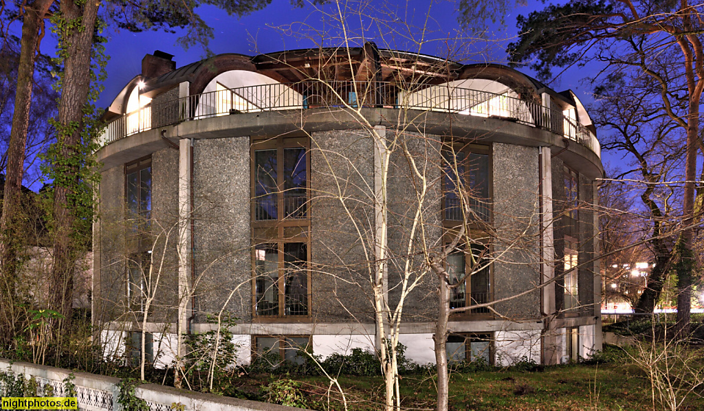 Berlin Dahlem. Dodekan-Haus. Rundhaus. Wilhelm-Fraenger-Institut. Pacelliallee 5 Ecke Miquelstrasse