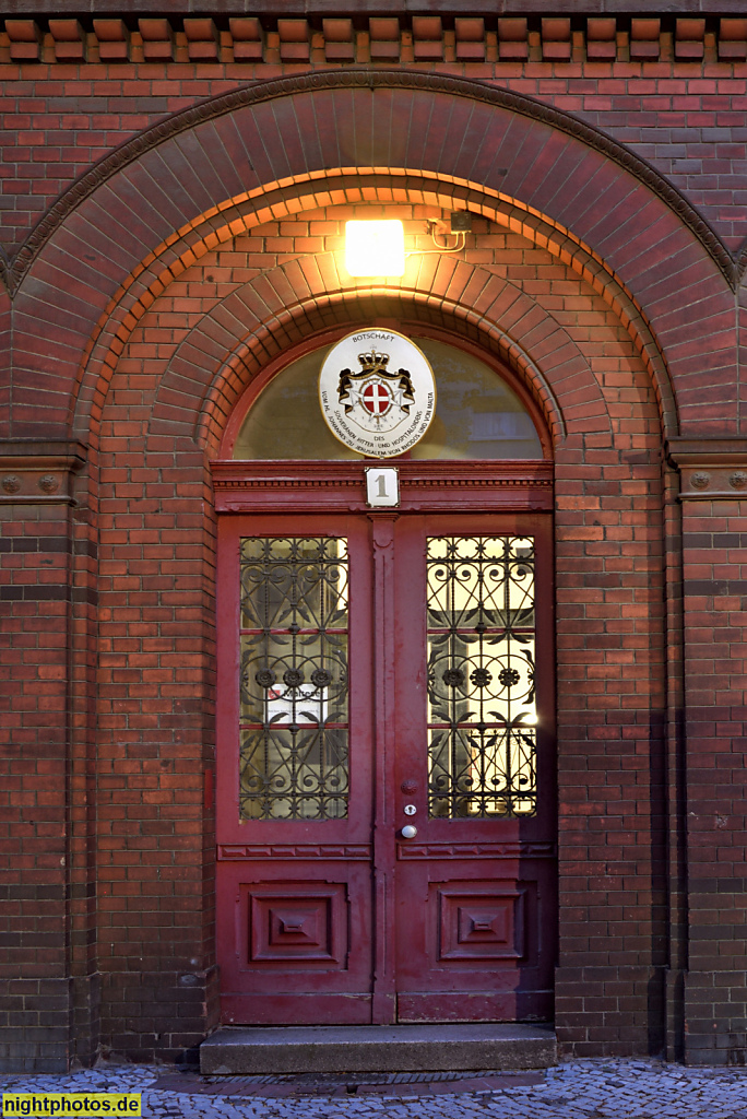 Berlin Charlottenburg. Malteser Ritterorden. Zentrale der Malteser. Erbaut 1888-1889 als Feuerwache Alt-Lietzow von Paul Bratring und Rudolf Walter. Portal. Lüdtgeweg 1