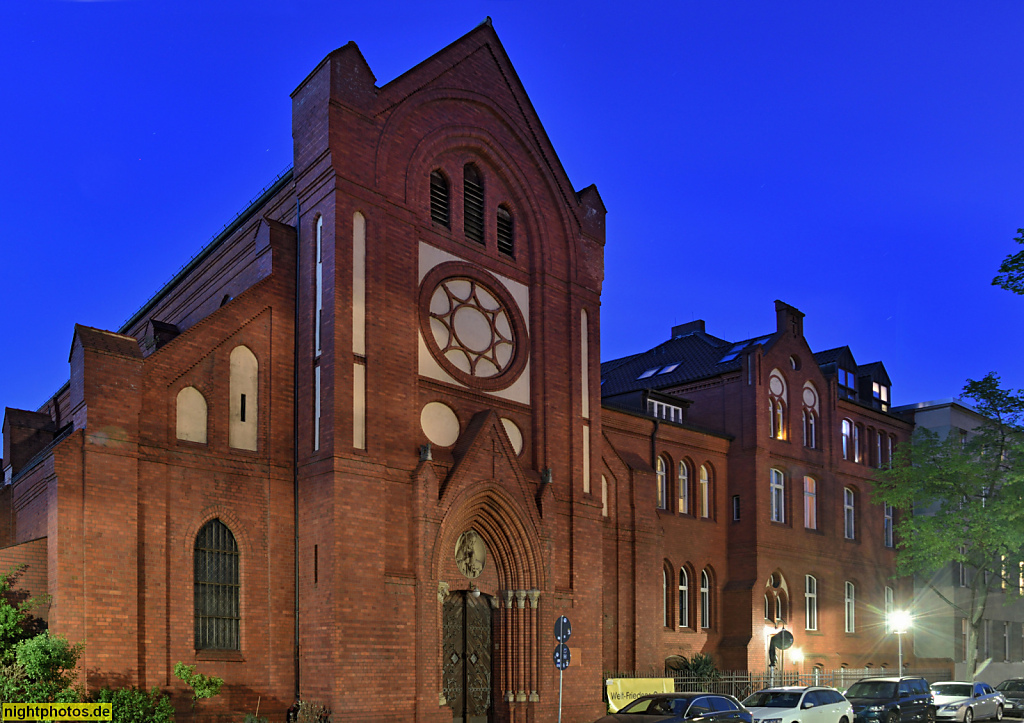 Berlin Charlottenburg. Herz-Jesu-Kirche. Katholisch. Erbaut 1875-1877 von Hubert Stier in neogotischen Formen. Pfarrhaus erbaut 1900-1901 von Christoph Hehl. Alt-Lietzow 21