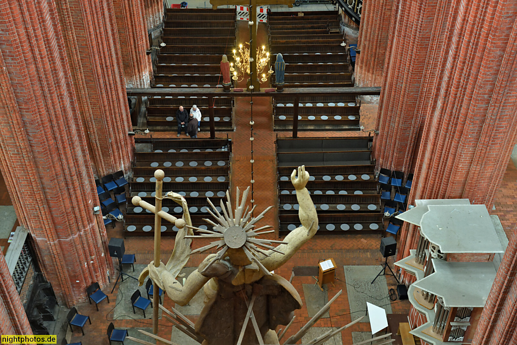 Wismar. St. Nikolai. Erbaut 1381-1487 als Kirche der Seefahrer und Fischer von Baumeister Heinrich von Bremen. Spätgotische Basilika in norddeutscher Backsteingotik. Renoviert 1880-1881. Langhaus