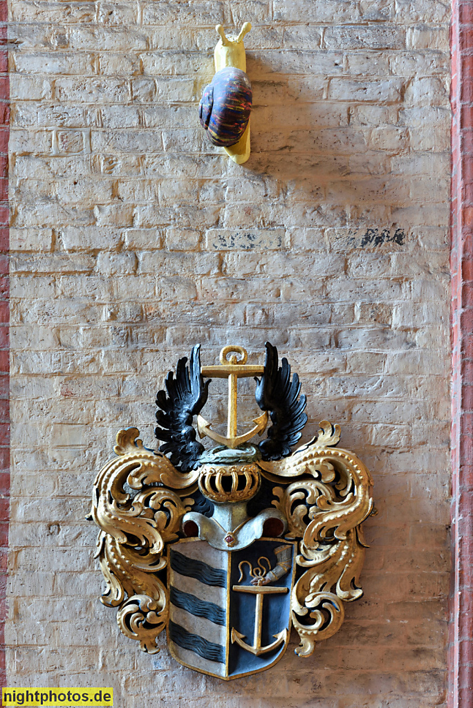 Wismar. St. Nikolai. Erbaut 1381-1487 als Kirche der Seefahrer und Fischer von Baumeister Heinrich von Bremen. Wappen-Epitaph des Wismarer Bürgers Heinrich von Deilen