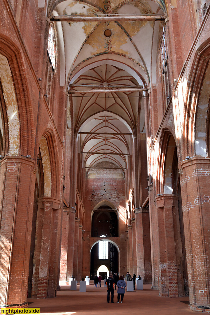 Wismar. St. Georgen. Erbaut 1295-1594 als Kirche der Landesherren und Handwerker. Spätgotische Basilika. Langhaus mit Kreuzrippengewölbe