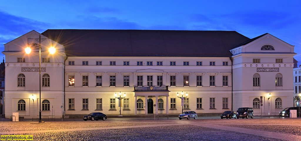 Wismar. Rathaus. Erbaut 1817-1819 von Hofbaumeisters Johann Georg Barca. Klassizistisch. Am Markt 1