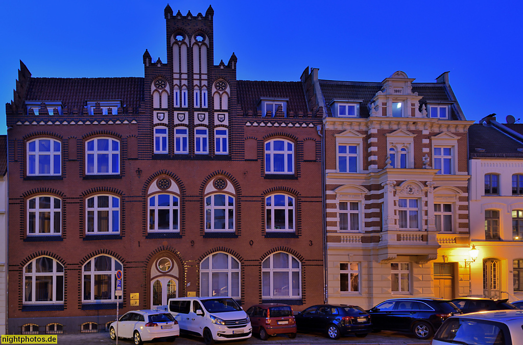 Wismar. Bürohaus. Laut Inschrift erbaut 1903 und 1887. Gründerzeit Historismus. Spiegelberg 57 und 56