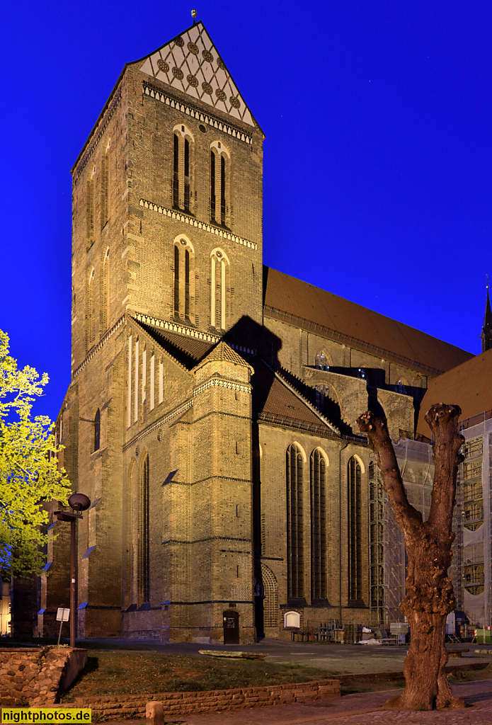Wismar. St. Nikolai. Erbaut 1381-1487 als Kirche der Seefahrer und Fischer von Baumeister Heinrich von Bremen. Spätgotische Basilika in norddeutscher Backsteingotik. Renoviert 1880-1881