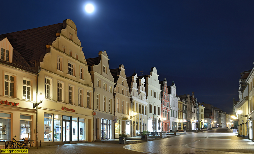 Wismar. Giebelhäuser in der Krämerstrasse. Hopfenmarkt. Erbaut um 16. Jahrhundert