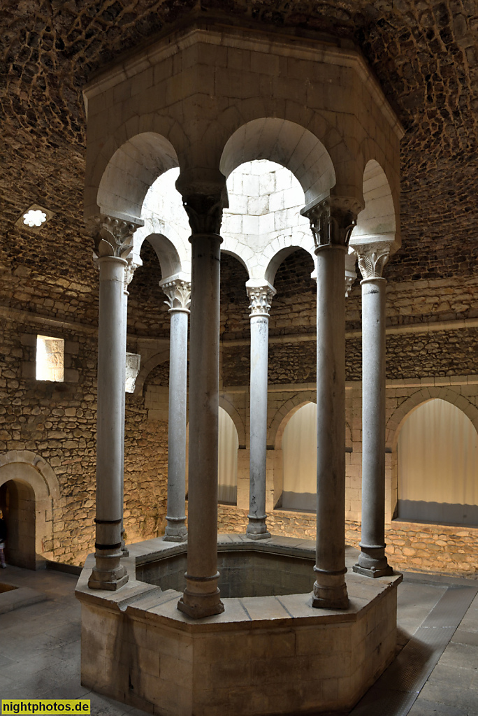Girona. Banys Arabs. Arabische Bäder. Apodyterium mit Umkleidekabinen. Erbaut 1194. Bad bis 15. Jhdt. Kapuzinerkloster ab 1617. Öffentliches Eigentum seit 1929. Restauriert 1930-1931