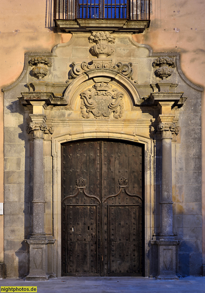 Sant Feliu de Guixols. Monasterio de San Felíu de Guixols erbaut als Benediktinerkloster im 10. Jahrhundert. Portikus