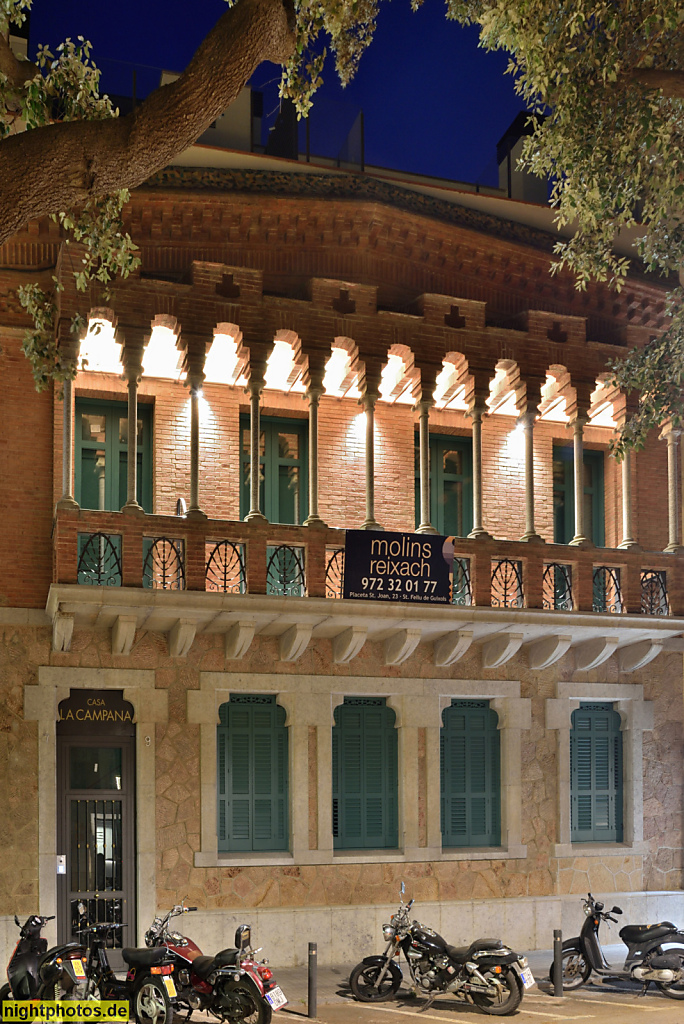 Sant Feliu de Guixols. Rambla del Portalet. Casa La Campana. Erbaut 1911 von Bernardi Martorell im Modernismus