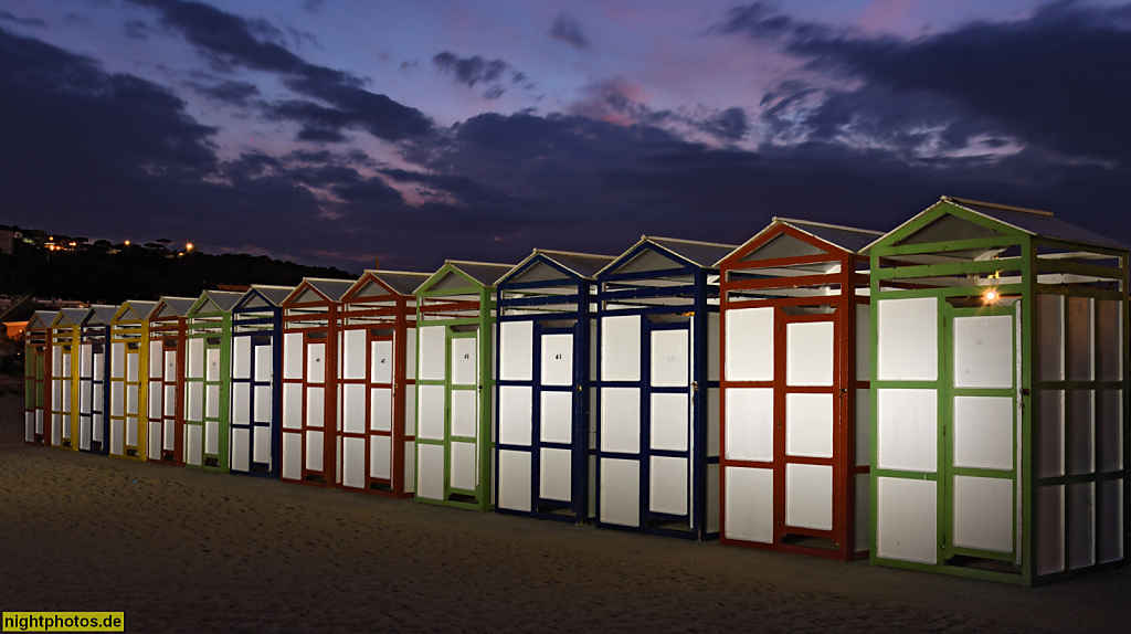 Platja d'Aro. Ortsteil s'Agaro. Cala de Sant Pol. Umkleidekabinen erbaut 1929 als Teil der Banys de S'Agaró