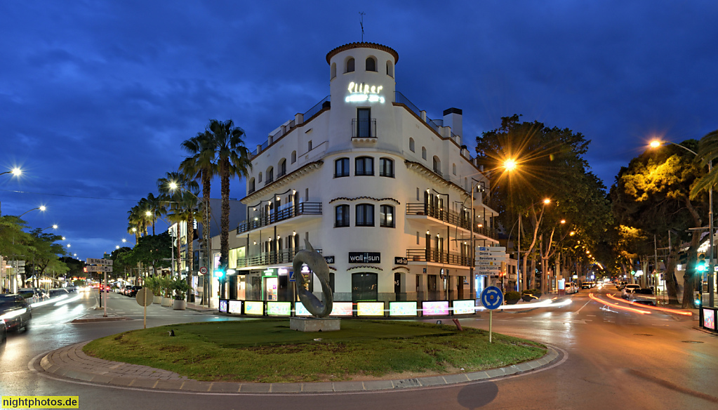 Platja d'Aro. Avinguda s'Agaro. Avinguda de Castell d'Aro. Hotel Cliper. Kreisverkehr. Rotonda Costa Brava. Delphin Skulptur. Dofins