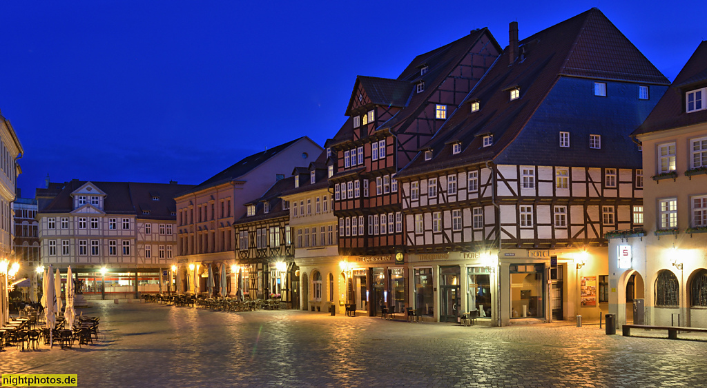 Quedlinburg. Markt. Marktrecht seit 994 verliehen von König Otto III. Fachwerk aus 17. Jahrhundert. Wohn- und Geschäftshäuser aus dem 19. Jahrhundert