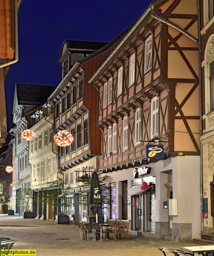 Quedlinburg. Steinbrücke Strassenansicht Geschäftsstrasse mit Fachwerk