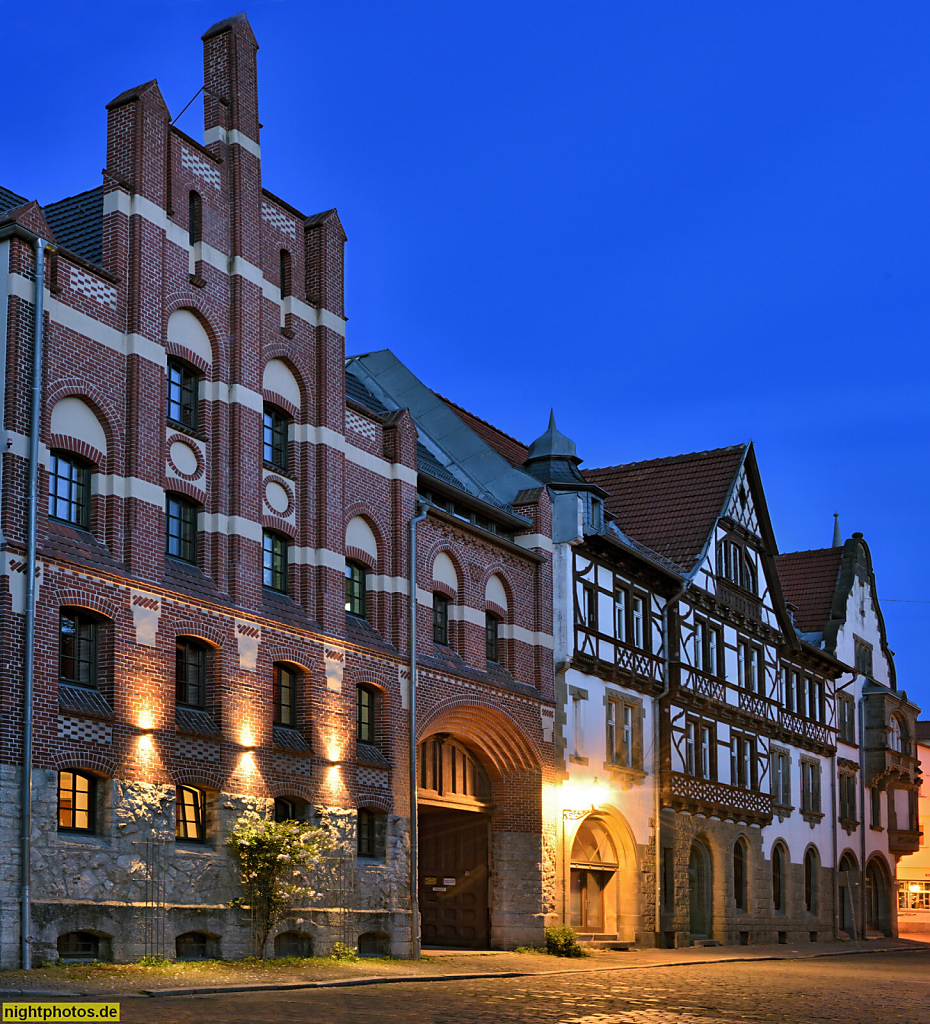 Quedlinburg. Wohn- und Geschäftshaus. Erbaut 1904 von Max Schneck für Buchhändler Paul Deter. Neogotischer Staffelgiebel. Am Hospital 4