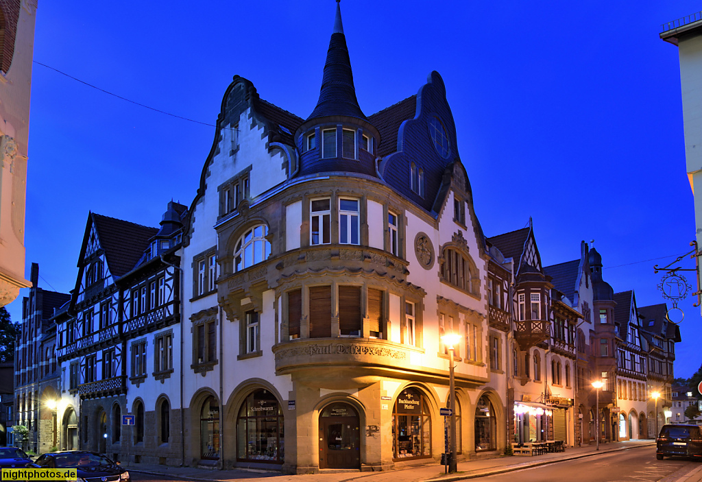 Quedlinburg. Wohn- und Geschäftshaus. Buchhandlung Pfeifer. Erbaut 1904 von Max Schneck für Buchhändler Paul Deter. Schweifgiebel. Runderker mit Turmhaube. Heiligegeiststrasse 1