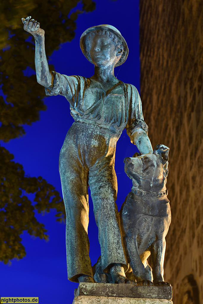 Quedlinburg. Schachtbrunnen. Bronzefiguren erschaffen 1911-1913 vom Berliner Bildhauer Franz Blazek im Jugendstil für Stifter Friedrich Schacht