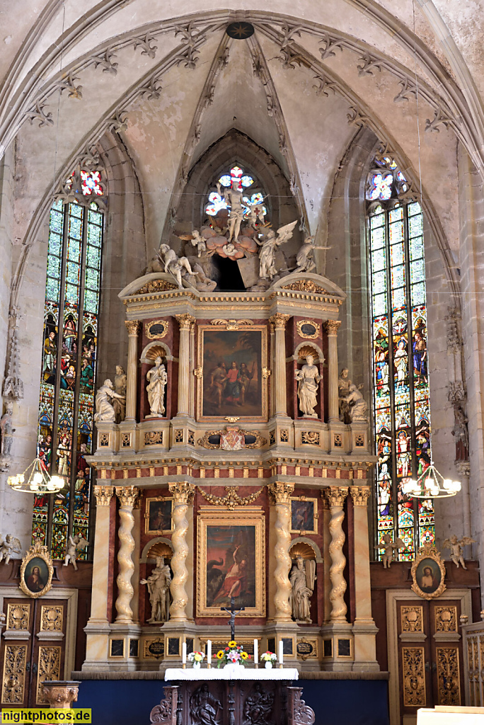 Quedlinburg. Evangelische Marktkirche St. Benedikti. Geweiht 1173. Hochaltar erschaffen 1700 von Bildhauer Joachim Querfurt nach Entwurf von Leonhard Christoph Sturm. Marktkirchhof