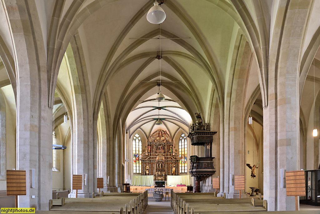 Quedlinburg. Evangelische Kirche St. Nikolai. Hallenkirche erbaut vor 1222. Heute gotisch. Altar erschaffen 1712 von Bildschnitzer Jobst Heinrich Lessen. Neustädter Kirchhof