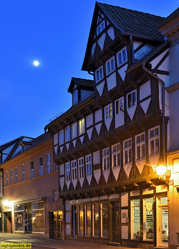 Quedlinburg. Schneemelcher-Haus erbaut 1562 als Bürgerhaus. Fachwerk mit Zwerchhaus und Auskragungen. Fächerrosetten. Marktstrasse 6