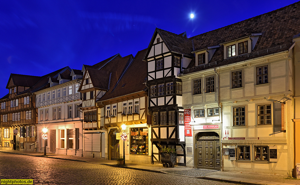 Quedlinburg. Neustädter Markt an der Pölkenstrasse. Westseite mit Fachwerk