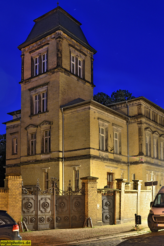 Quedlinburg. Villa mit Turm spätklassizistisch erbaut 1874-1879 von Baurat Frühling für Bankier Georg Vogler. Auf ehemaligen Mummentalhof seit vor 1287. Mummental 1