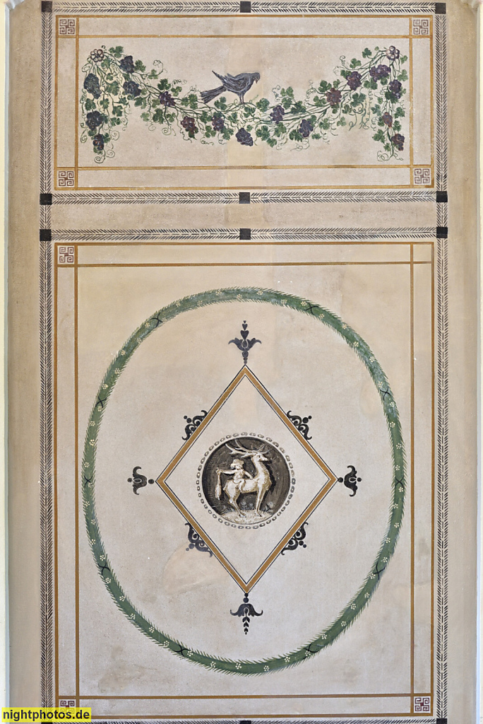 Neukölln Krankenhaus. Erbaut 1902-1910 von Reinhold Kiehl als städtisches Krankenhaus Rixdorf. Festsaal im Hauptgebäude. Historische Wandmalerei Ornamente. Rudower Strasse 56