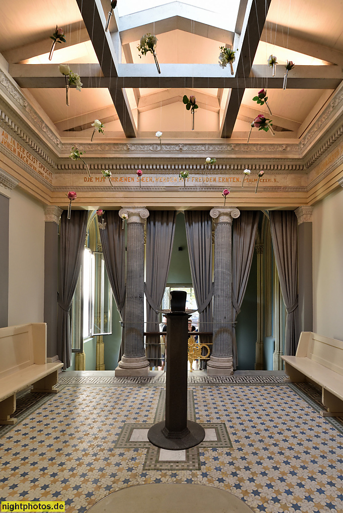 Berlin Kreuzberg. Friedhof Dreifaltigkeit II. Mausoleum Kunzemann und Bornhagen. Erbaut 1868 von Wilhelm Kunzemann als dorischer Prostylustempel. Saniert 2019-2023 von DForm Kilian Enders