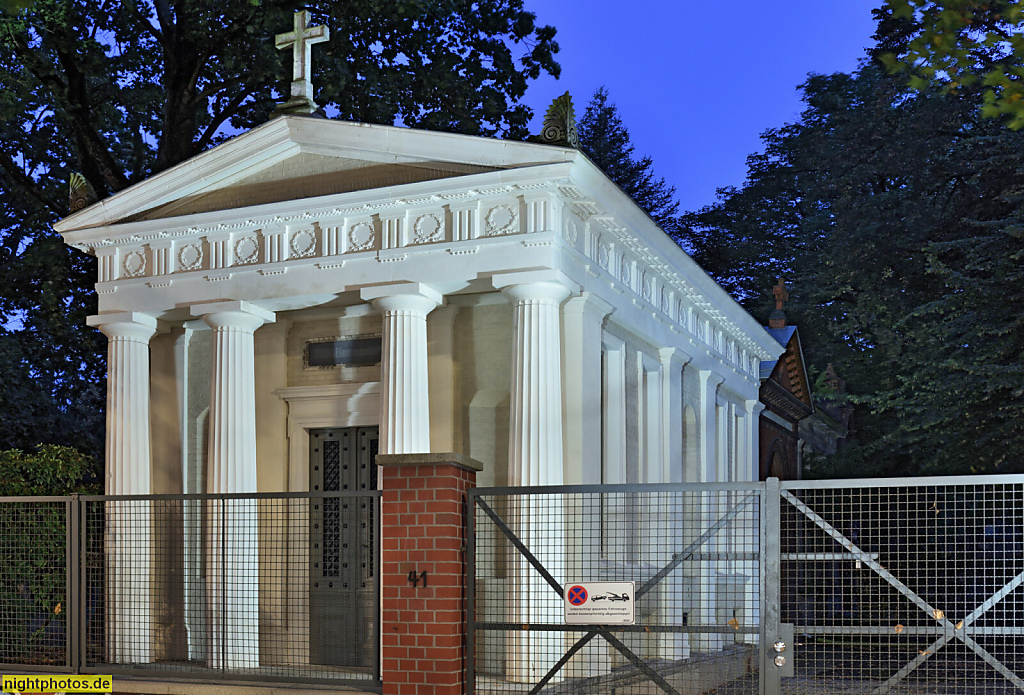 Berlin Kreuzberg. Friedhof Dreifaltigkeit II. Mausoleum Kunzemann und Bornhagen. Erbaut 1868 von Wilhelm Kunzemann als dorischer Prostylustempel. Saniert 2019-2023 von DForm Kilian Enders