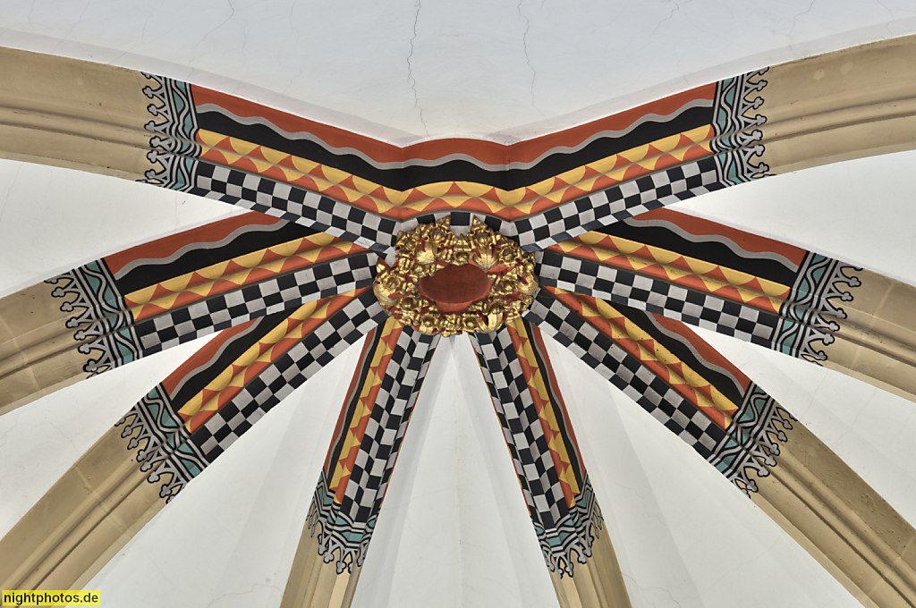 Erfurt. Severikirche gotisch neu erbaut 1270-1500 als Hallenkirche auf früherer Kirche. Katholisch. Sternrippengewölbe am Schlussstein