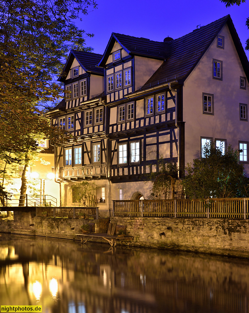 Erfurt. Wohnhaus. Erbaut als Weißgerberhaus in Fachwerk am Breitstrom (Gera) auf dem Dämmchen. Schöpfstelle. Hütergasse 13