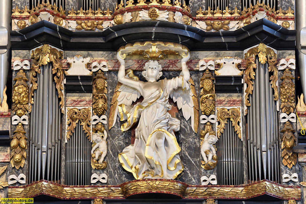 Erfurt. Severikirche gotisch erbaut 1270-1500 als Hallenkirche auf früherer Kirche. Katholisch. Orgel erbaut 1930 von Johannes Klais in Barockgehäuse von Johann Friedrich Wender 1714