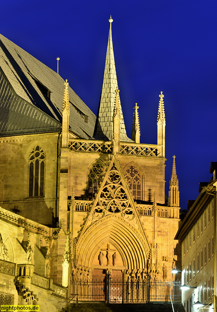 Erfurt. Dom St. Marien erbaut seit 1154. Umbau gotisch 1280-1307. Umbau und Vergrösserung zu gotischer Hallenkirche 1455. Portalvorbau Triangel von 1330 mit Apostel Skulpturen saniert von Nüthen Restaurierungen
