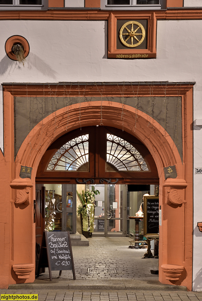 Erfurt. Haus 'Zum Güldenen Rade' erbaut bis 1480 als Patriziersitz. Umbau 1551. Tabakfabrik 1767-1960. Gastronomie. Sitznischenportal Staffelbogen Namenszeichen. Marktstrasse 50