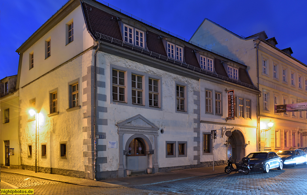 Erfurt. Steakhaus Louisiana seit 1997. Erbaut als Haus 'Zum güldenen Flügel' und 'zum Engel'. Portal erb 1200. Umbau 1808. Wiederaufbau 1939 nach Feuer. Saniert 1993. Futterstrasse 14