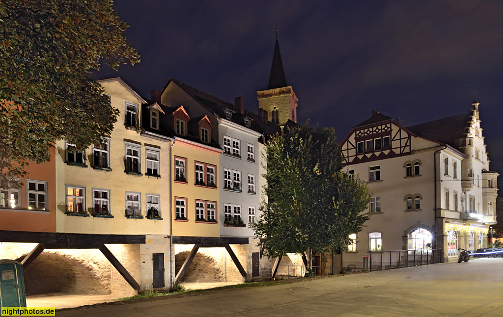 Erfurt. Krämerbrücke über den Breitstrom (Gera) mit Wohn- und Geschäftshäusern aus Fachwerk. Erbaut 1325. Erneuert 1472