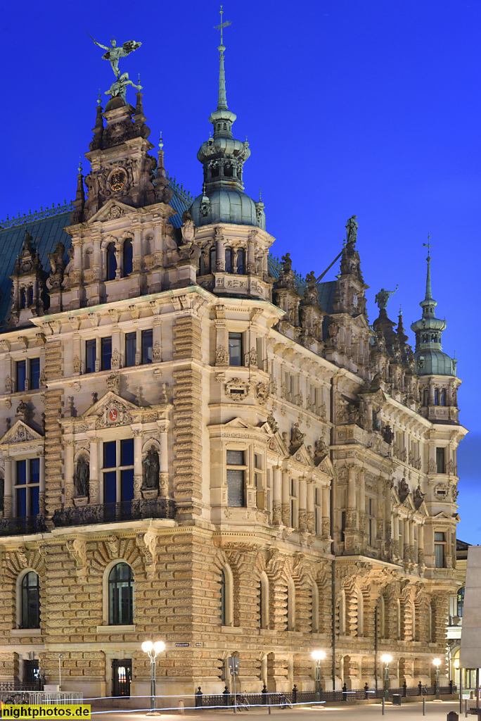 Hamburg Rathaus. Erbaut 1886-1897 von Martin Haller und Leopold Lamprecht u.a. in Neorenaissance aus Sandstein mit Turmerker. Rathausmarkt