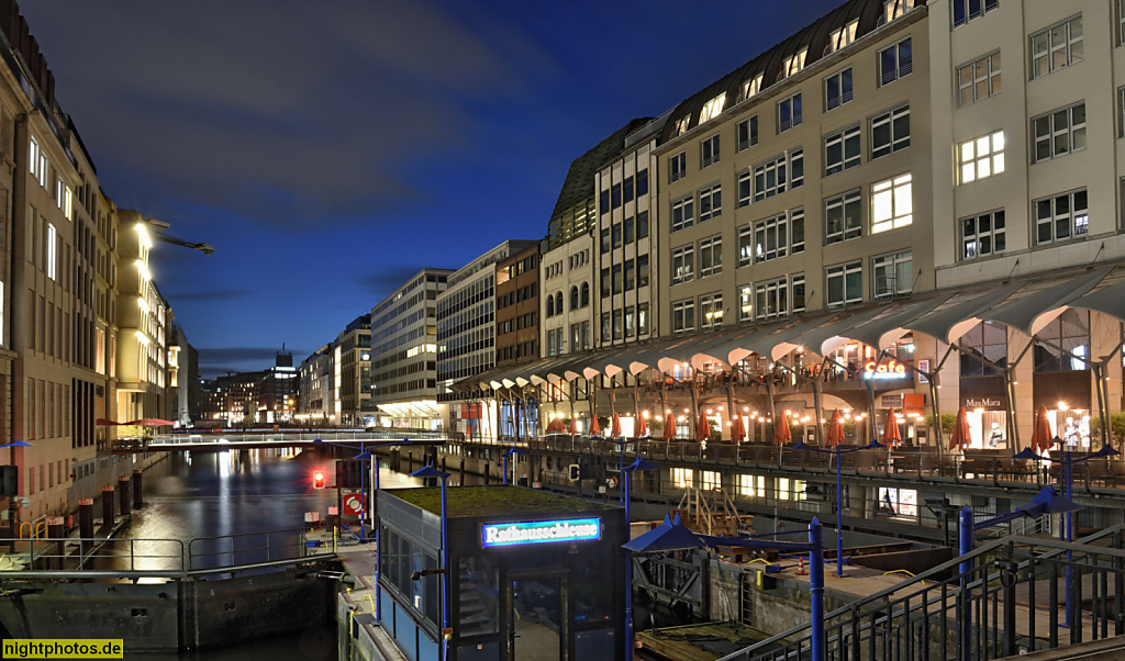 Hamburg. Alsterarkaden. Erbaut 1843-1846 von Alexis de Chateauneuf an der Kleinen Alster. Rathausschleuse zur Alsterfleet erbaut 1846. Neubau 1973