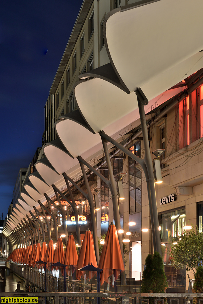 Hamburg. Alsterarkaden. Erbaut 1843-1846 von Alexis de Chateauneuf an der Kleinen Alster. Überdachung