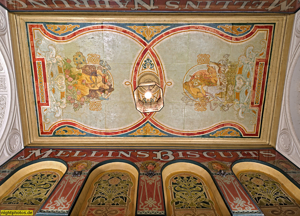 Hamburg. Mellinpassage in den Alsterarkaden. Erbaut 1843-1846 von Alexis de Chateauneuf an der Kleinen Alster. Jugendstil Deckenmalerei