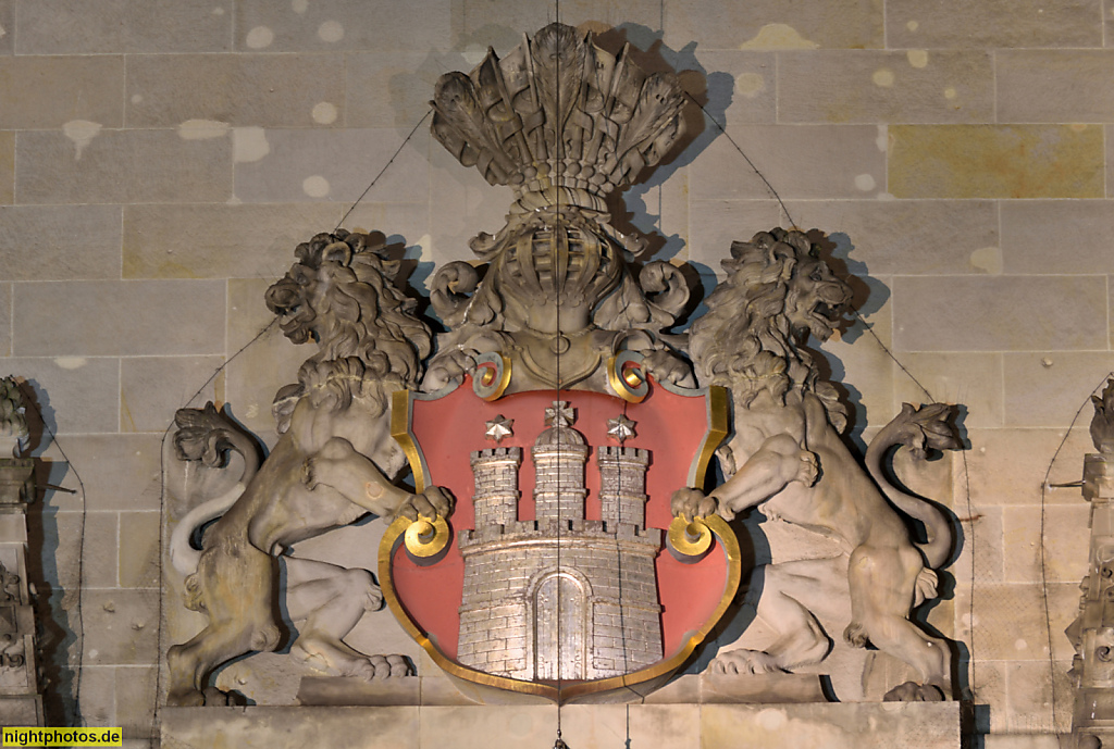 Hamburg Rathaus. Erbaut 1886-1897 von Martin Haller und Leopold Lamprecht und anderen in Neorenaissance aus Sandstein. Stadtwappen. Rathausmarkt