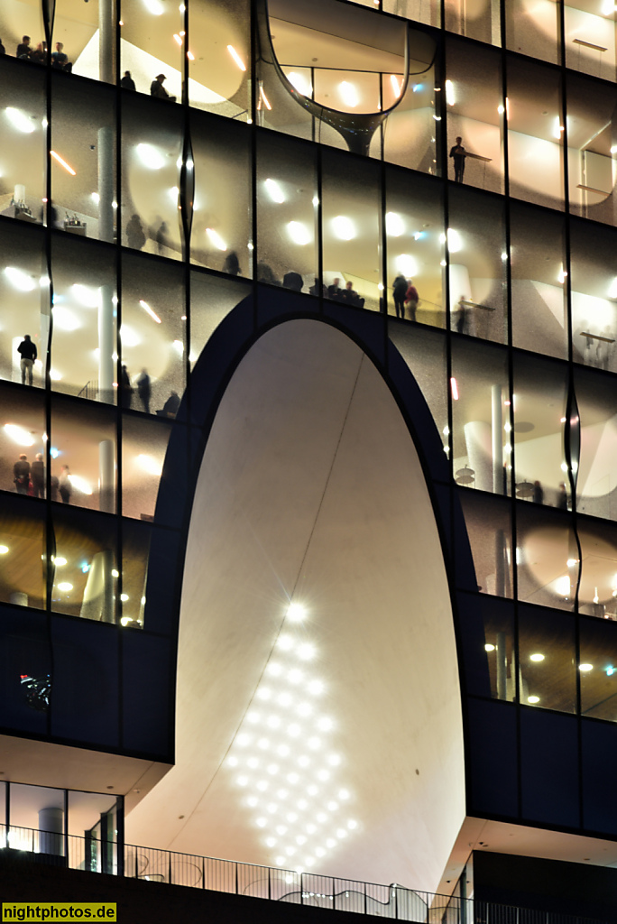 Hamburg. Elbphilharmonie. Erbaut 2007-2016 von Architekturbüro Herzog & de Meuron durch Hochtief. Das Ohr. Die Plaza. Aussichtsplattform
