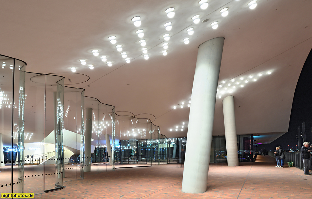 Hamburg. Elbphilharmonie. Erbaut 2007-2016 von Architekturbüro Herzog & de Meuron auf dem Kaispeicher A von 1963 durch Hochtief. Aussichtsebene