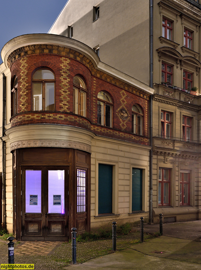 Berlin Mitte Gesundbrunnen. Bibliothek am Luisenbad seit 1995. Erbaut 1888 von Carl Galuschki im Neorenaissance Stil. Umbau 1991-1995