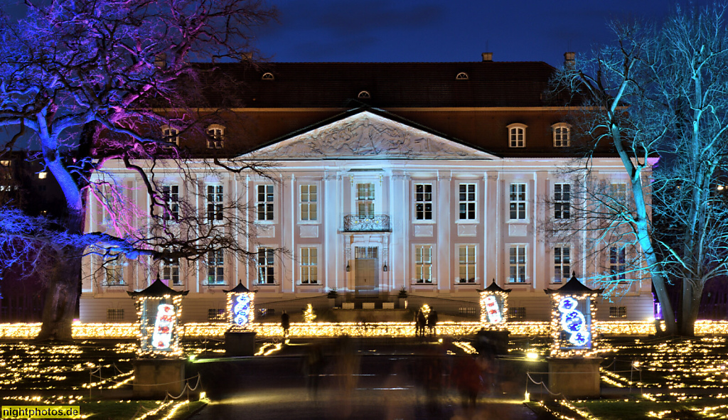 Berlin Lichtenberg. Schloss Friedrichsfelde. Erbaut 1685 als Schloss Rosenfelde von Johann Arnold Nering. Umbau und Erweiterung frühklassizistisch 1719 von Hofbaumeister Martin Heinrich Böhme. Am Tierpark 41