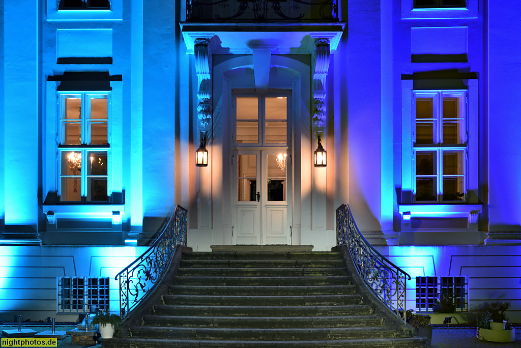 Berlin Lichtenberg. Schloss Friedrichsfelde. Erbaut 1685 als Schloss Rosenfelde von Johann Arnold Nering. Umbau und Erweiterung frühklassizistisch 1719 von Hofbaumeister Martin Heinrich Böhme. Am Tierpark 41