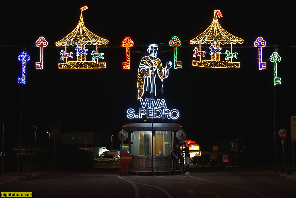 Póvoa de Varzim. Festa de São Pedro 2025. Illumination. Festbeleuchtung. Hafenzufahrt Fischereihafen Kontrollpunkt