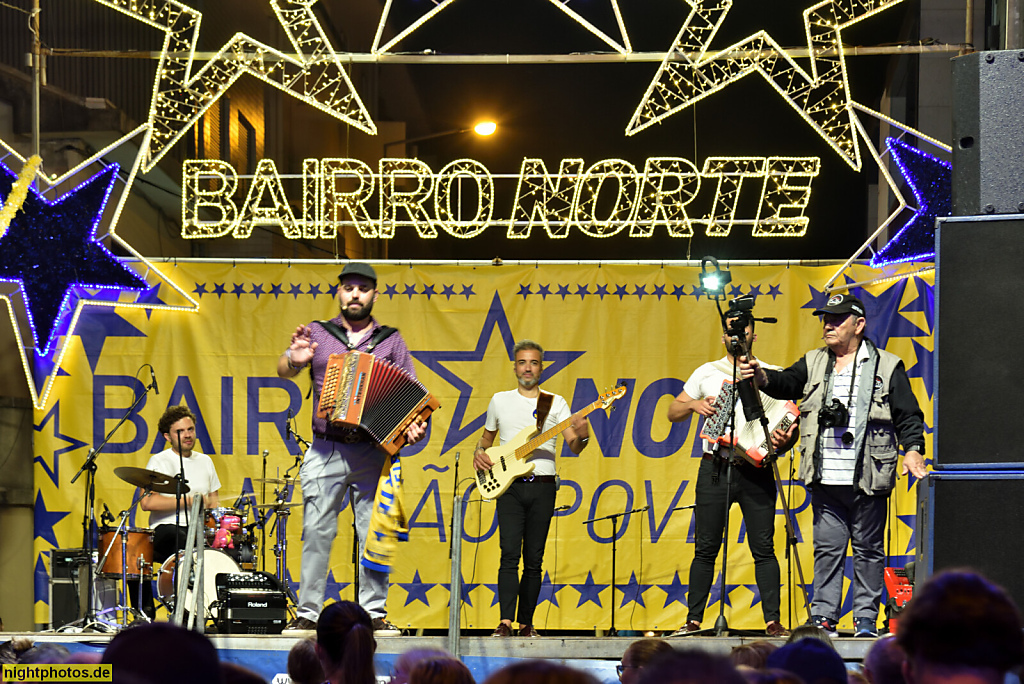 Póvoa de Varzim. Festa de São Pedro 2025. Illumination. Festbeleuchtung. Bühne. Bairro Norte. Rua Serpa Pinto