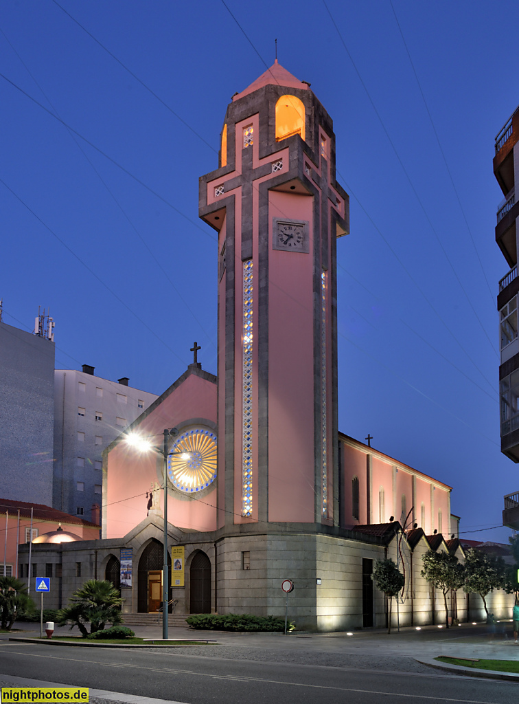 Póvoa de Varzim. Igreja Paroquial de Sao Jose de Ribamar. Erbaut 1960 von Architekt Rufino. Saniert nach 1970 von Moreira da Silva. Avenida Mouzinho de Albuquerque